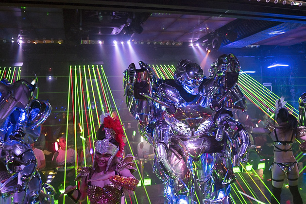 Read more about the article The Robot Restaurant